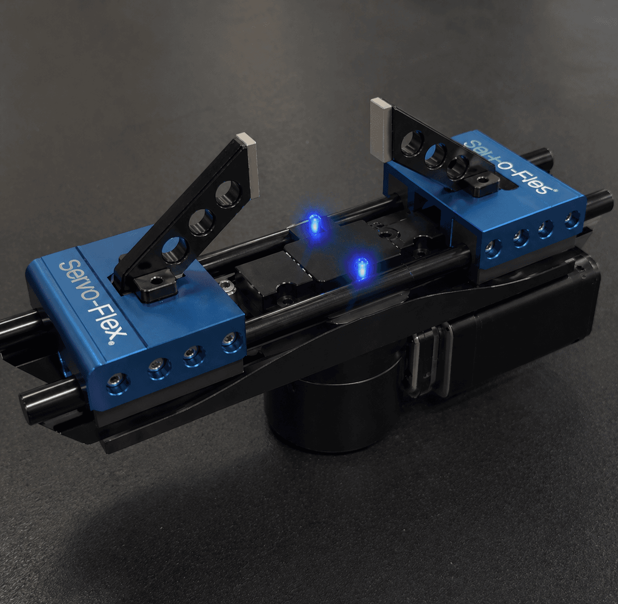 Servo-Flex Flexi 100 two-jaw servo-electric cobot gripper with blue safety LEDs