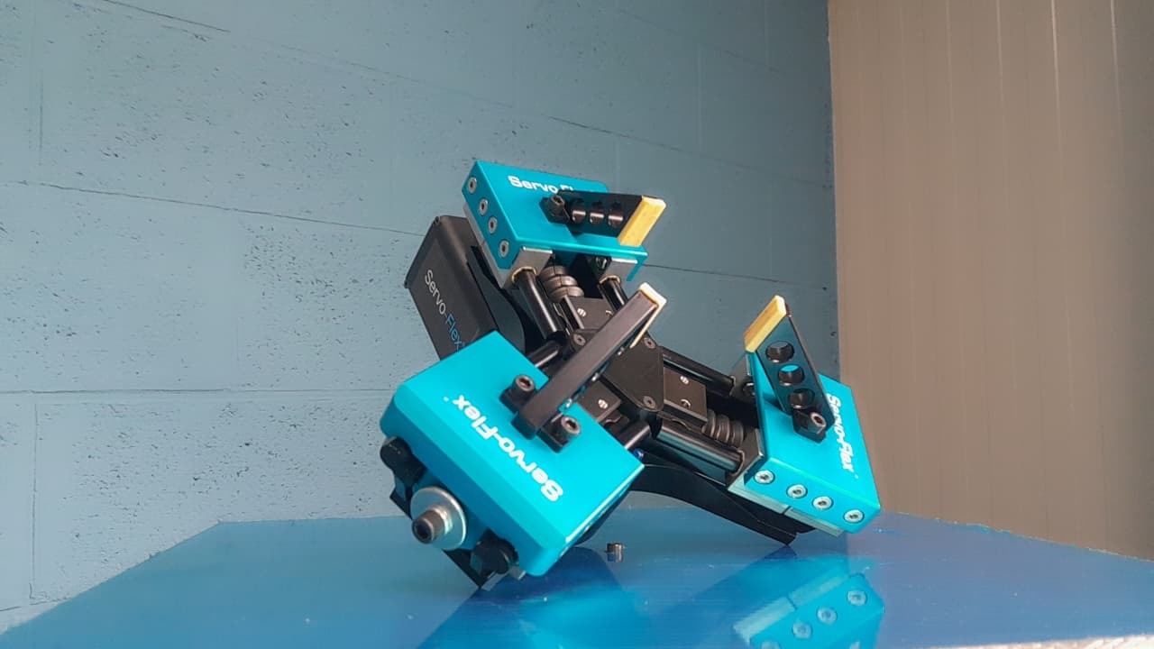 Servo-Flex Flexi 150 running on a production cell