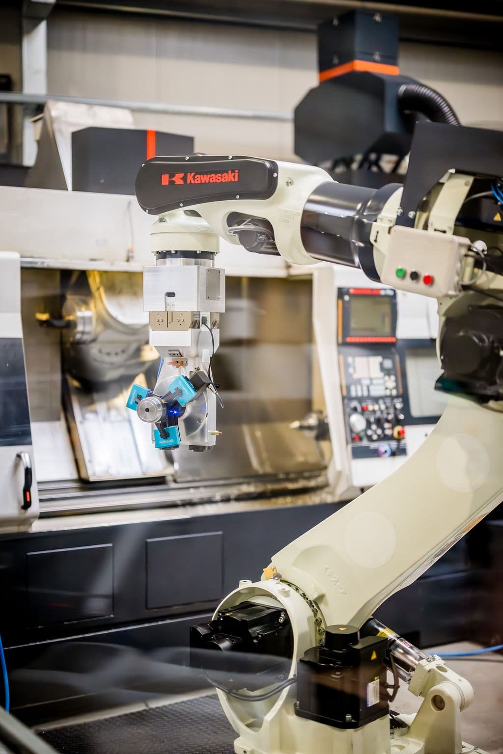 Un robot Kawasaki en fonctionnement dans un environnement de production réel